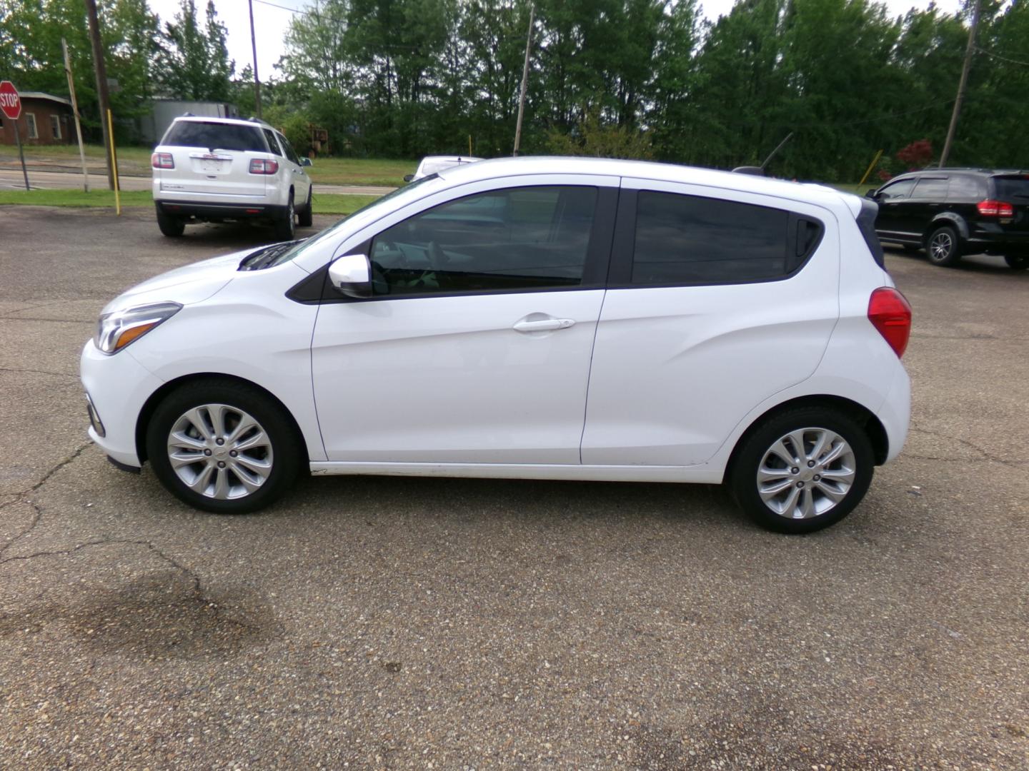 2017 White /Gray Chevrolet Spark 1LT CVT (KL8CD6SA5HC) with an 1.4L L4 16V DOHC engine, CVT transmission, located at 401 First NE, Bearden, AR, 71720, (870) 687-3414, 33.726528, -92.611519 - Photo#1